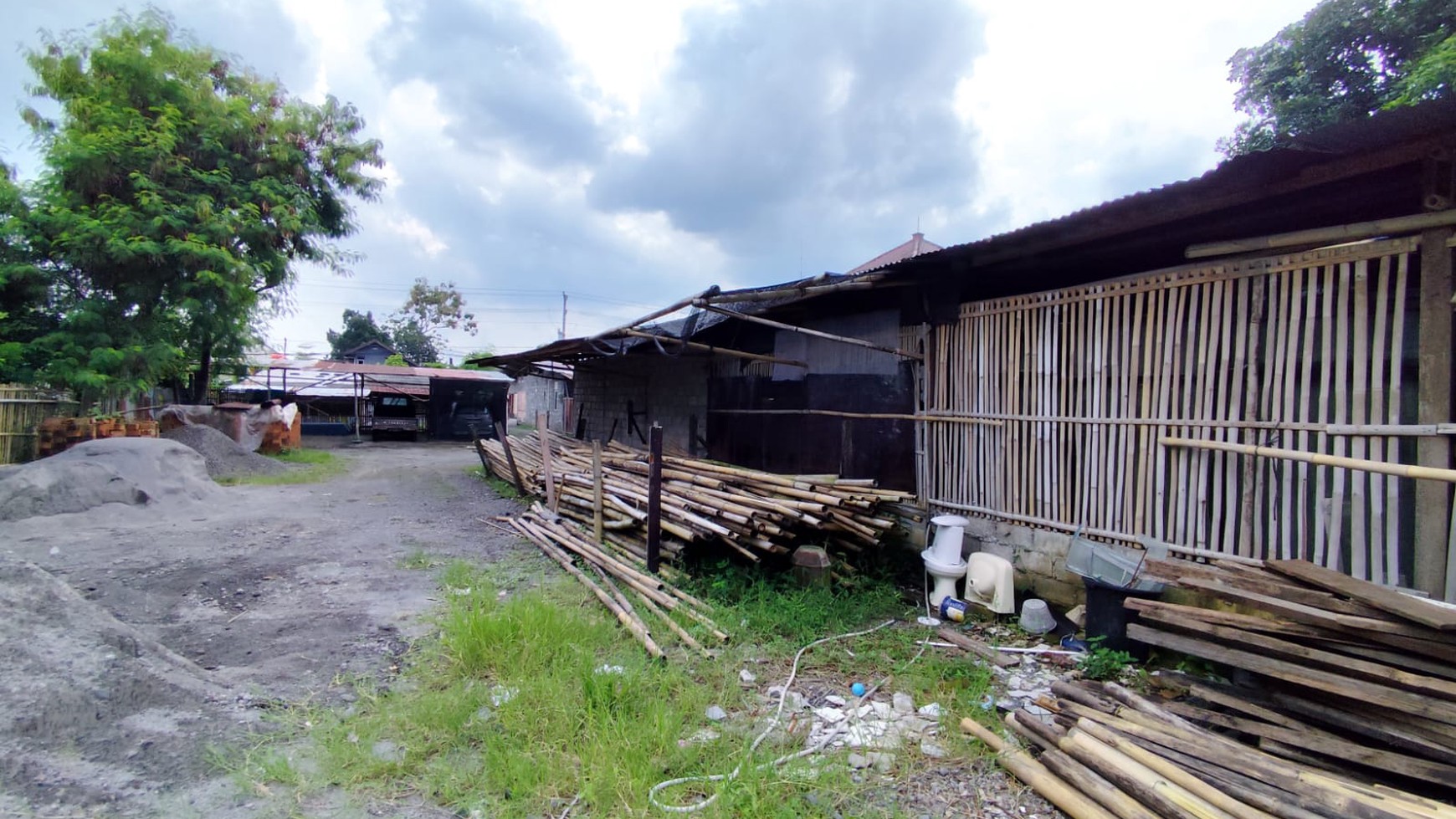 Disewakan Tanah Pekarangan 1212 Meter Persegi Lokasi Dekat Terminal Condongcatur