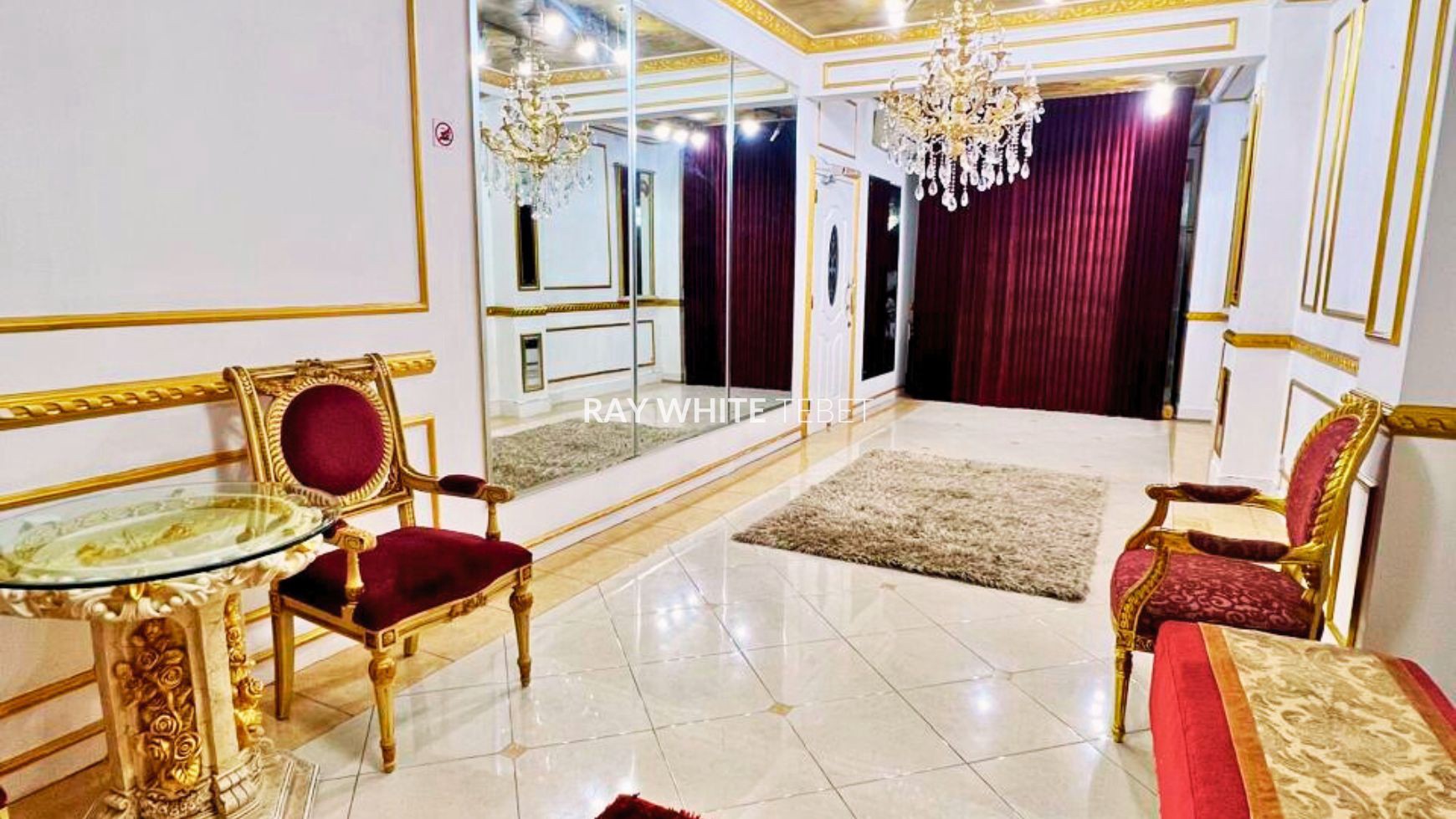 Rumah Mewah SHM Siap Huni Depan Taman di Tebet, Jaksel