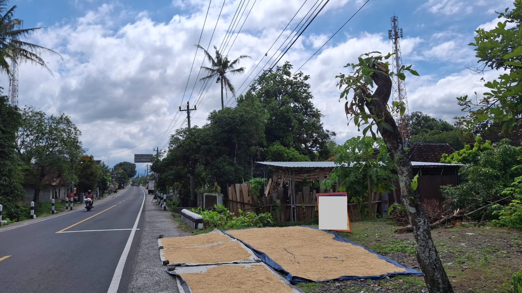 Tanah Luas 203 Meter Persegi Lokasi Selomartani Kalasan Sleman 