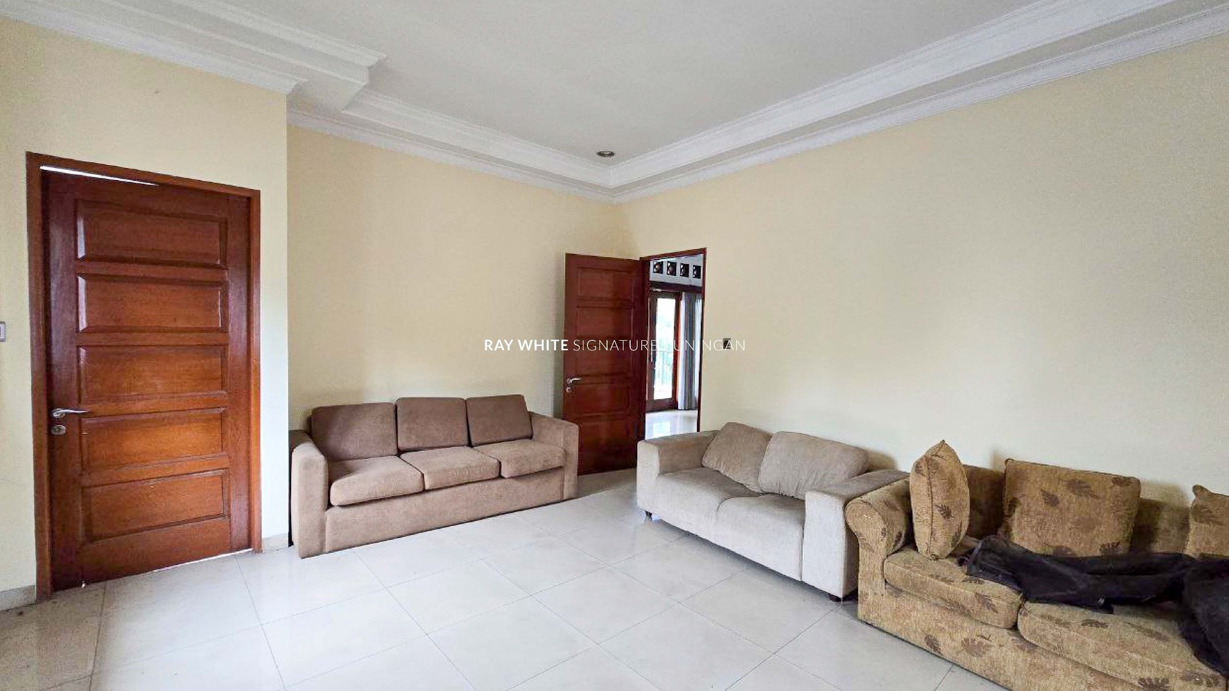 Jual Rumah Siap Huni dekat TMII di Ceger Permai