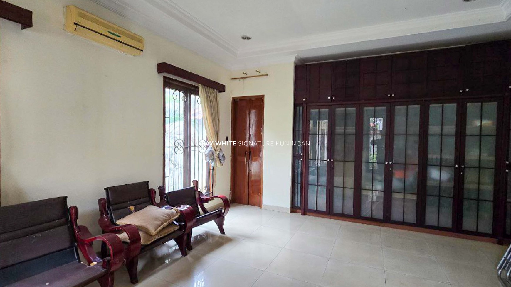 Jual Rumah Siap Huni dekat TMII di Ceger Permai