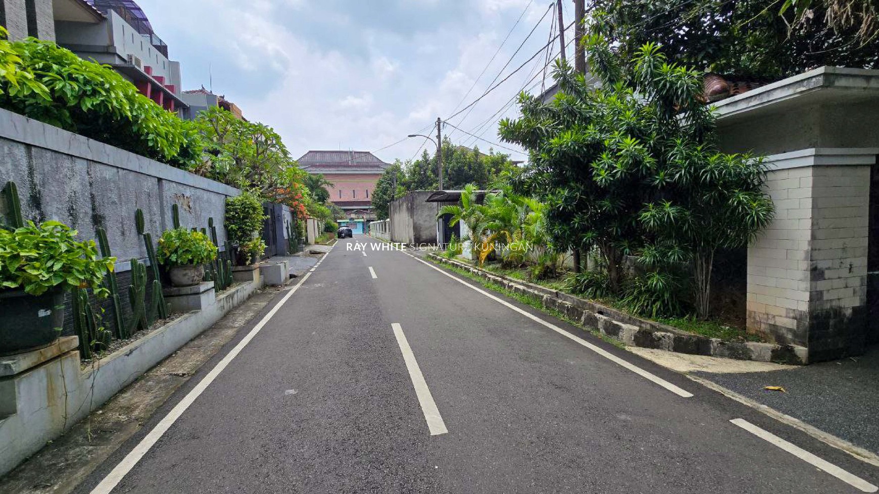 Jual Rumah Siap Huni dekat TMII di Ceger Permai