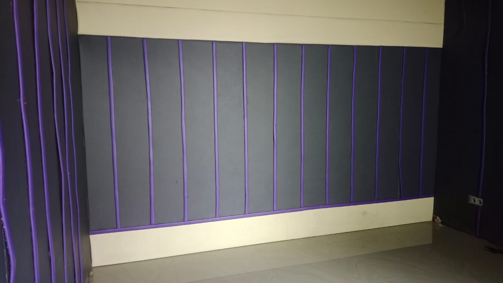 Rumah Hoek Ada Kolam Renang dekat stasiun LRT Cibubur jual Murah 