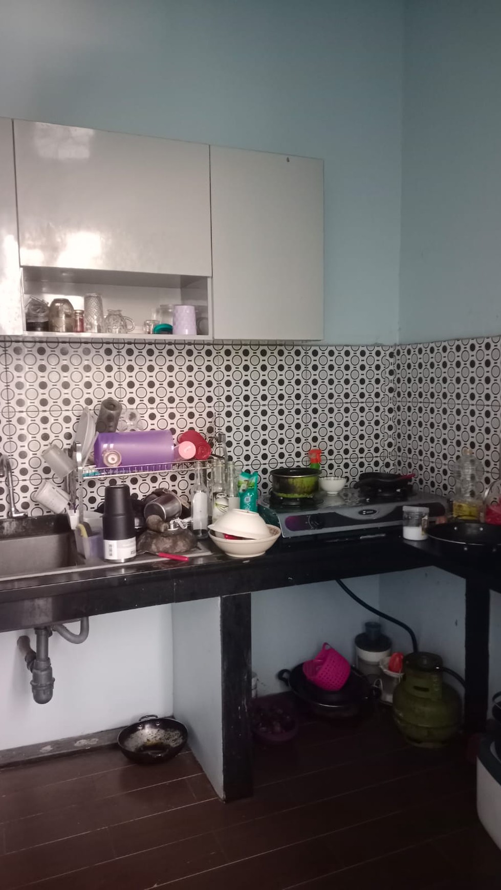 Rumah Hoek Ada Kolam Renang dekat stasiun LRT Cibubur jual Murah 