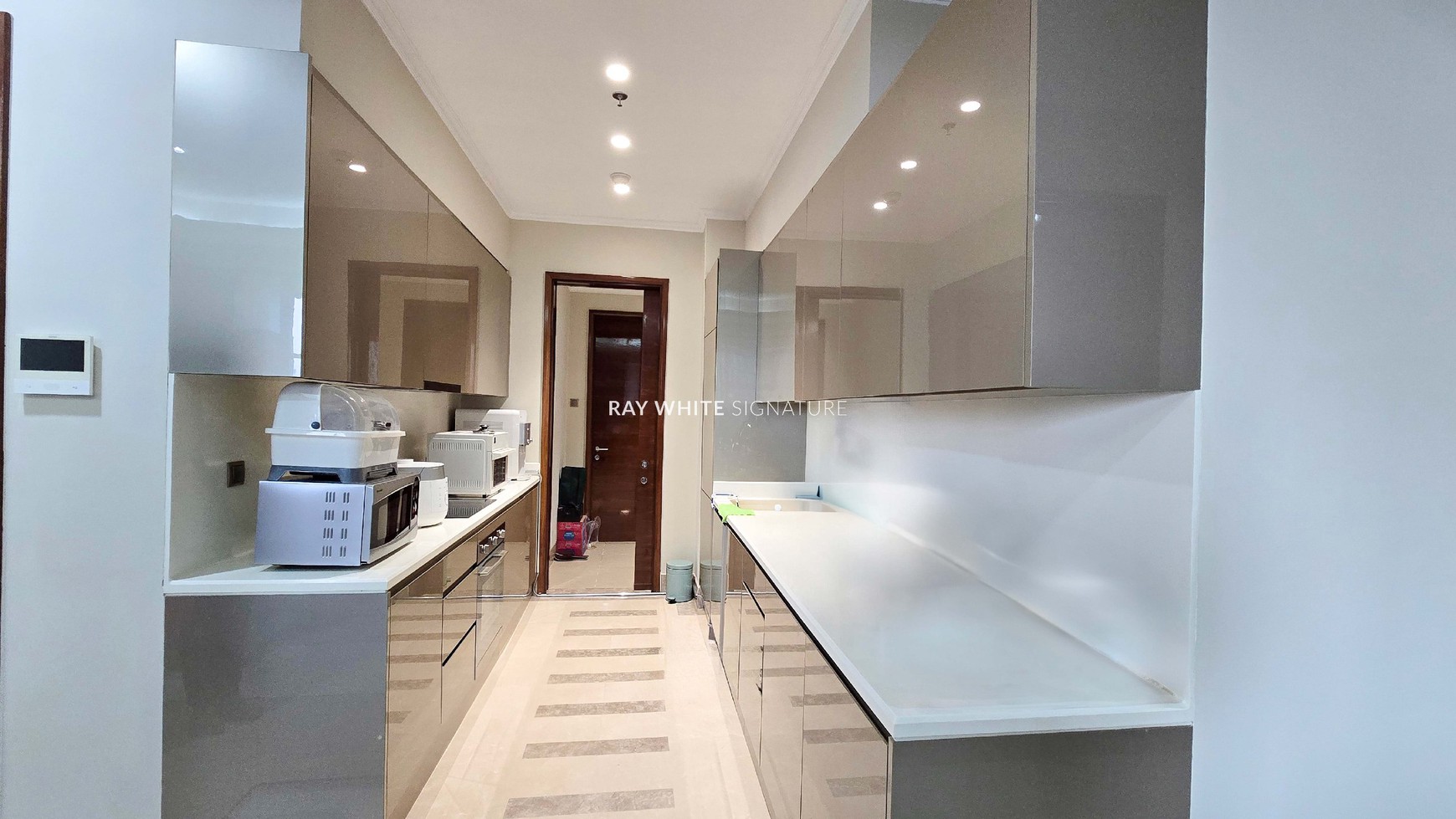 Dijual unit Apartemen 3 BR di District 8 Infinity Tower