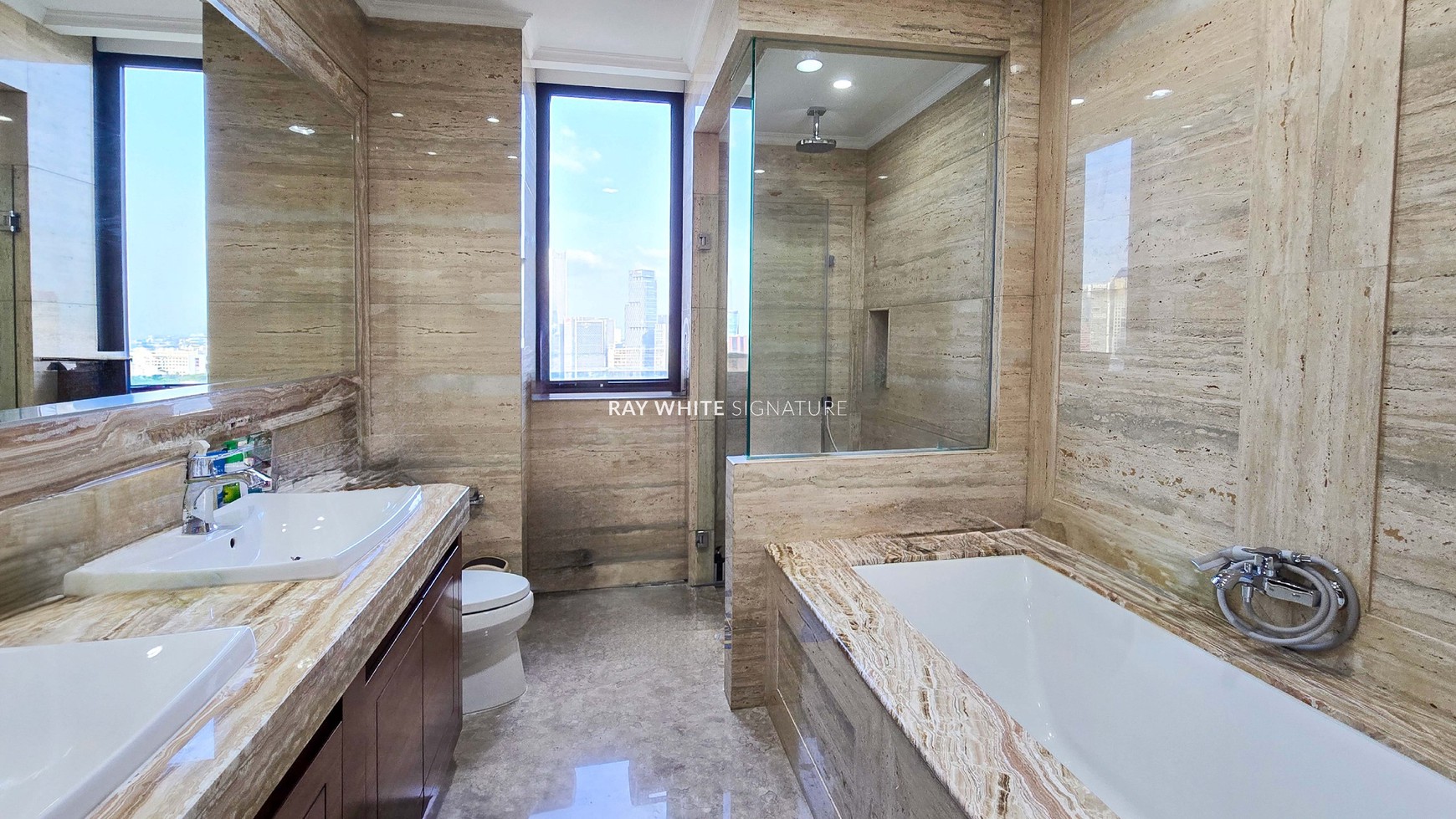 Dijual unit Apartemen 3 BR di District 8 Infinity Tower