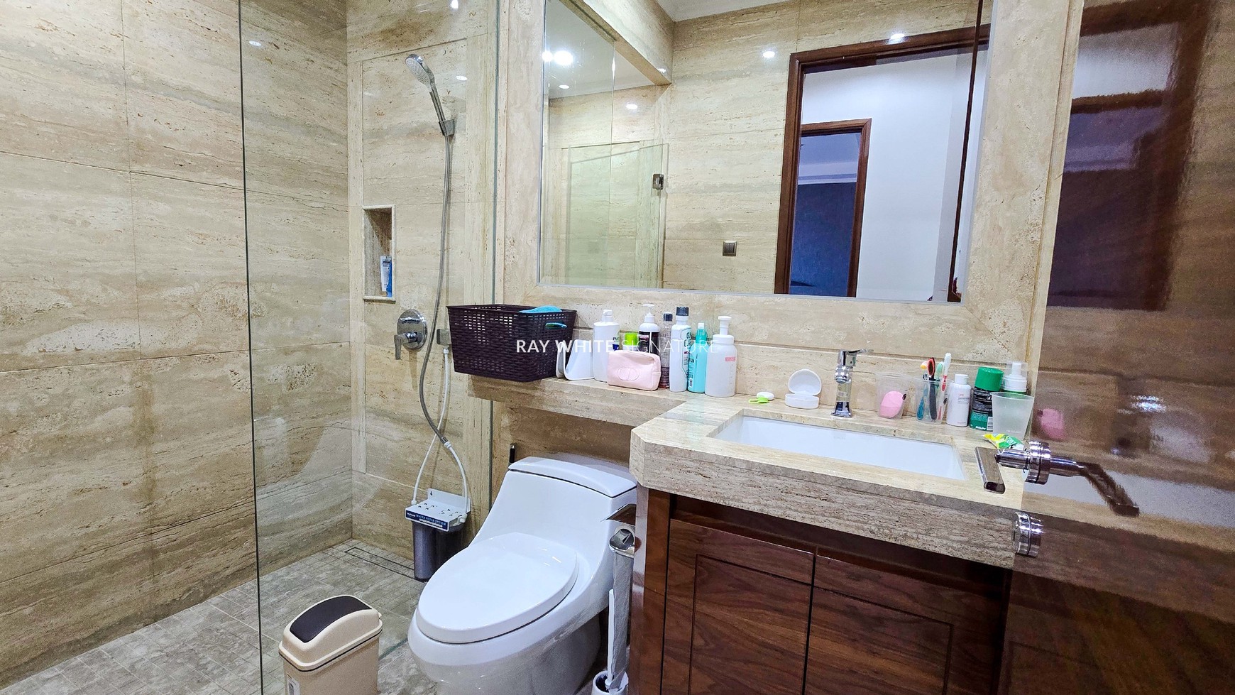 Dijual unit Apartemen 3 BR di District 8 Infinity Tower