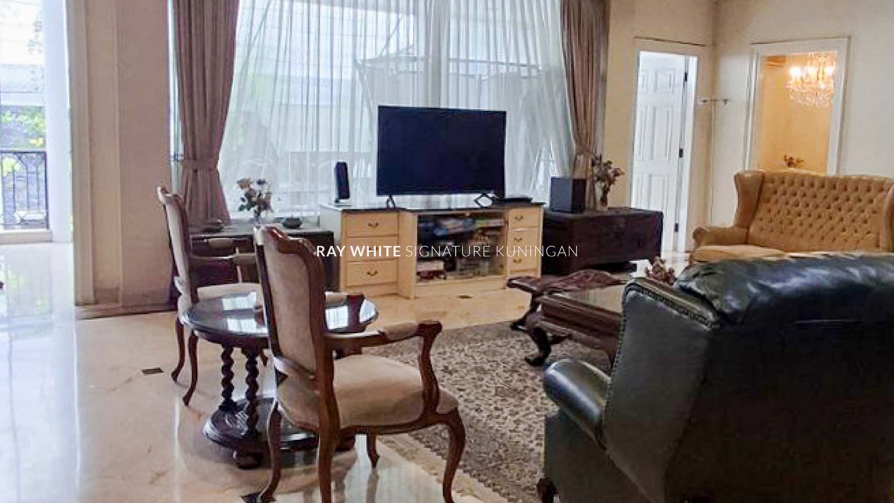 Dijual Rumah Mewah di Kawasan Elite Kebayoran Baru