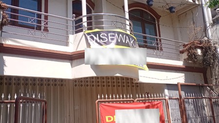 Disewakan Rumah 3 Lt- 10 KT di Raya Nginden Surabaya - Cocok untuk Kost atau Kantor