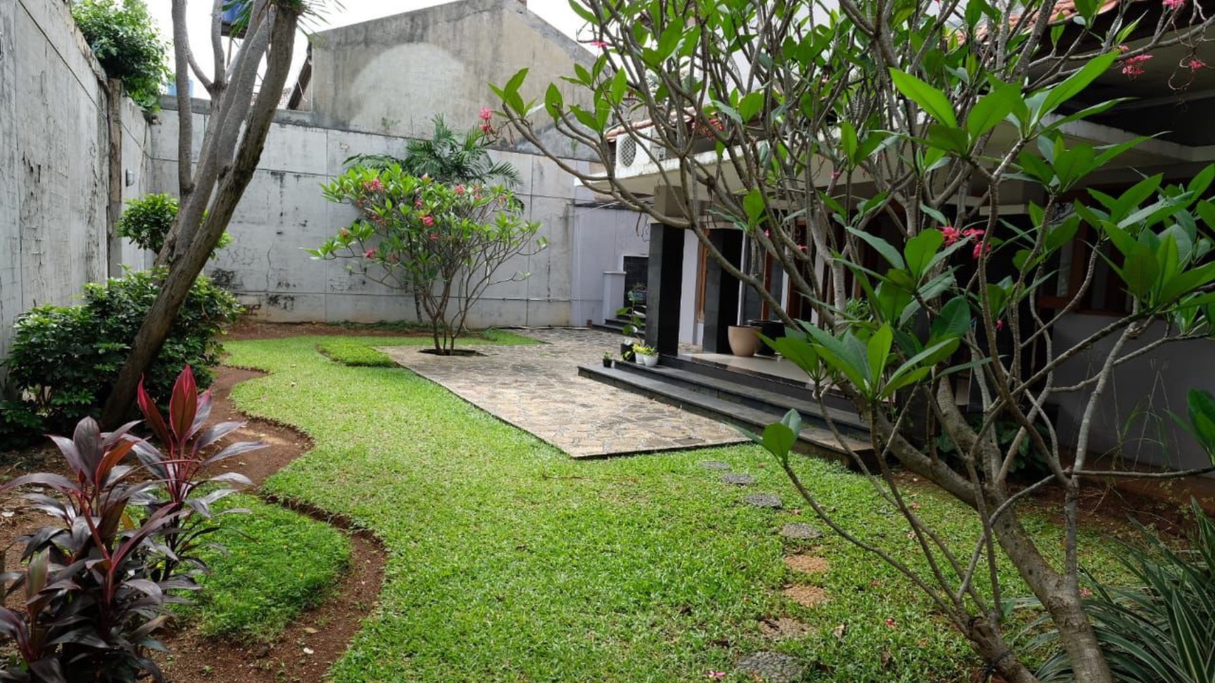 Rumah MEWAH Siap Huni dan Hunian Asri @Lebak Lestari Indah, Lebak Bulus.