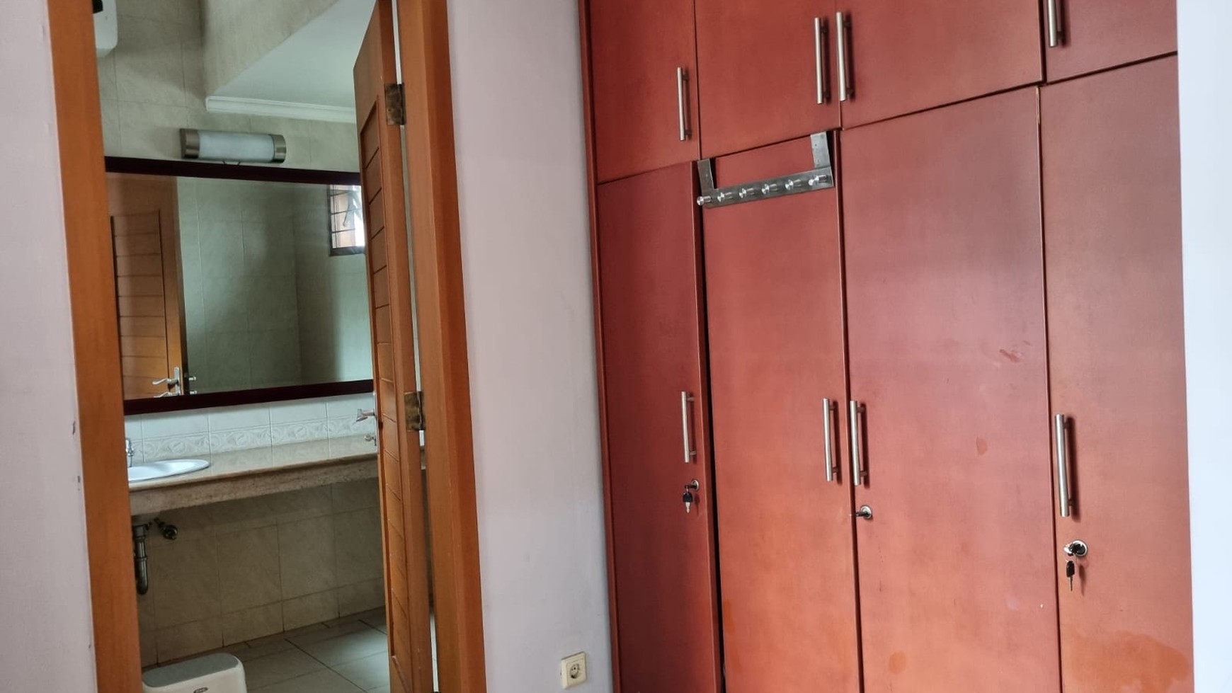 Rumah MEWAH Siap Huni dan Hunian Asri @Lebak Lestari Indah, Lebak Bulus.