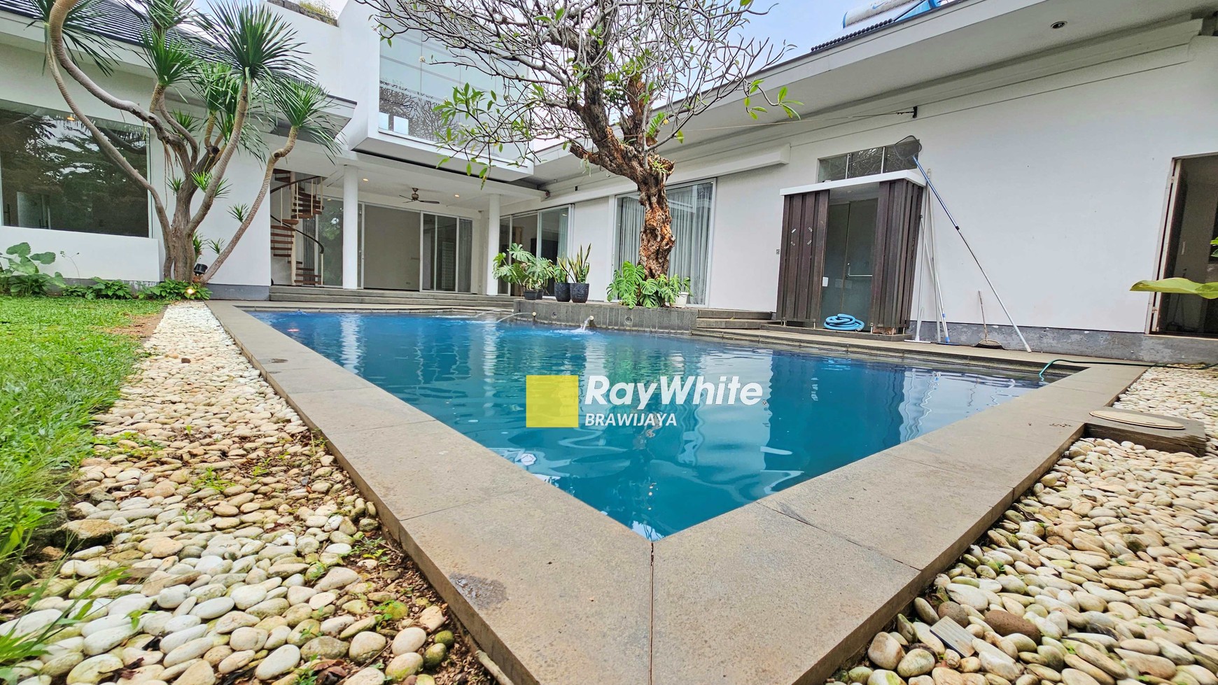 Rumah asri 1 lantai di Ampera Kemang, Jakarta Selatan, Siap Huni, 1 km ke Tol JORR