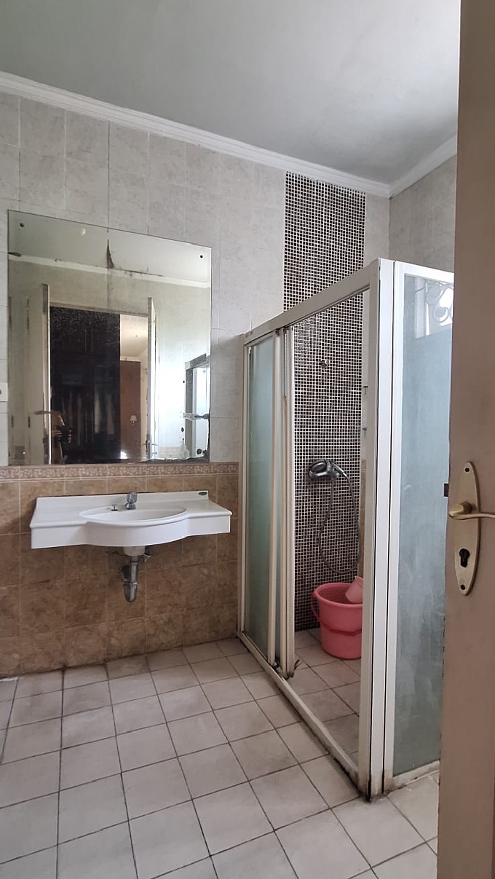 Rumah di Legenda Wisata, Cibubur