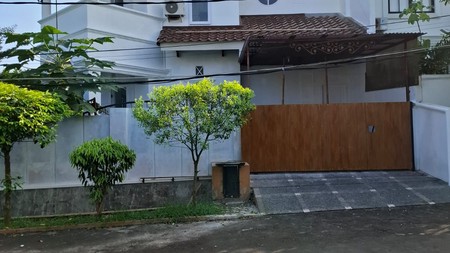 Rumah Mewah Modern dalam Komplek, Selangkah ke Informa Cinere - Dekat ke Tol