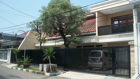 Rumah di Manyar Kertoarjo Surabaya Timur, Lingkungan Asri, Bagus + Terawat, Siap Huni - EA -
