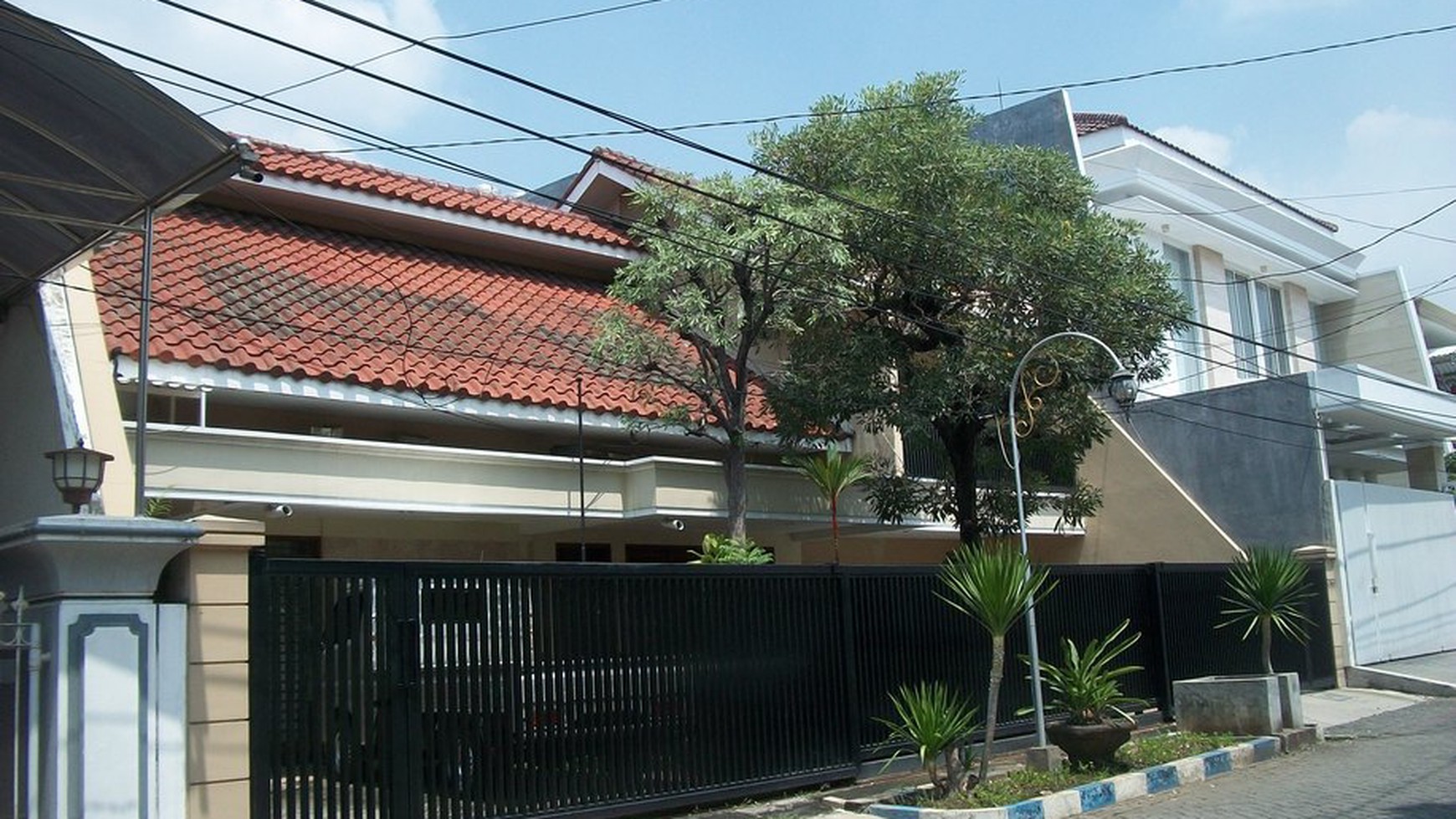 Rumah di Manyar Kertoarjo Surabaya Timur, Lingkungan Asri, Bagus + Terawat, Siap Huni - EA -