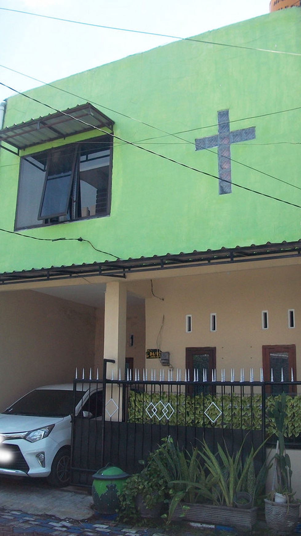Rumah di Taman Aloha Sidoarjo, 2 Lantai, Bagus + Terawat, Siap Huni - LT -
