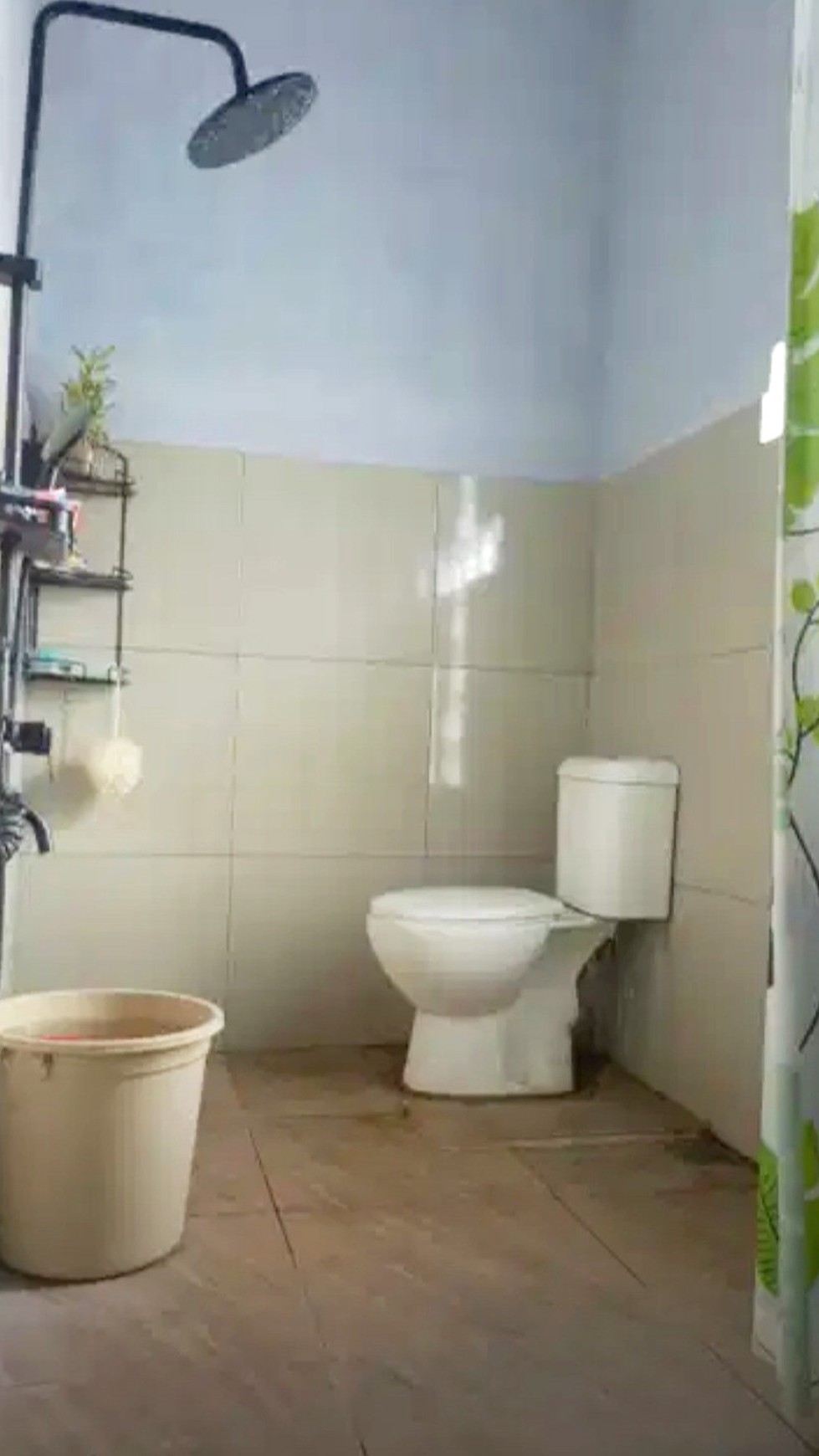 Rumah di Taman Aloha Sidoarjo, 2 Lantai, Bagus + Terawat, Siap Huni - LT -