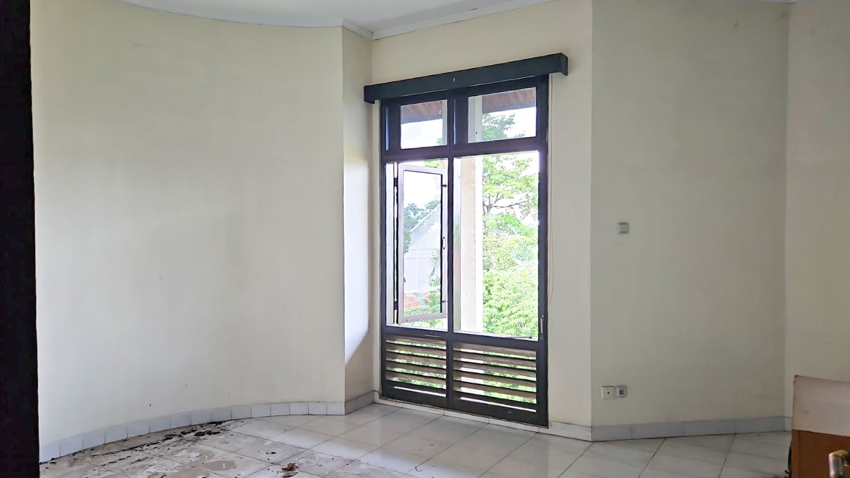 RUMAH KLASIK HALAMAN LUAS DI PAAL LIMA, KOTA BARU, JAMBI