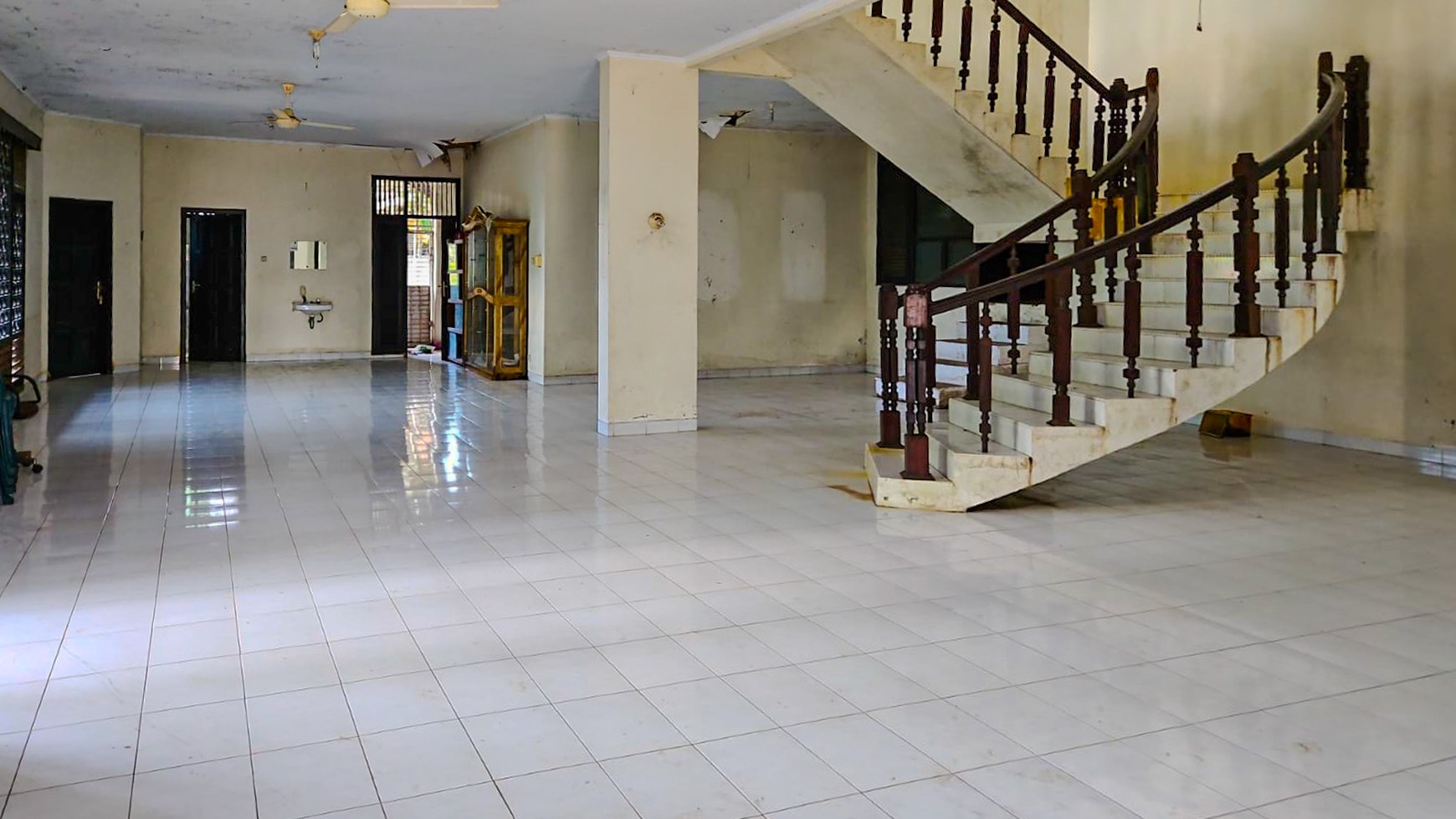 RUMAH KLASIK HALAMAN LUAS DI PAAL LIMA, KOTA BARU, JAMBI