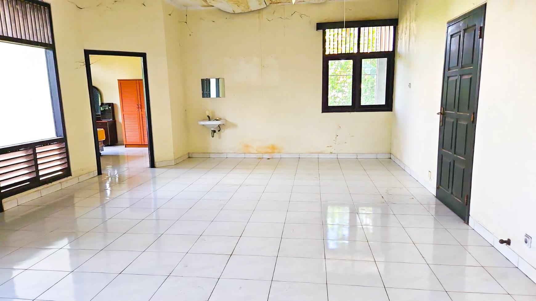 RUMAH KLASIK HALAMAN LUAS DI PAAL LIMA, KOTA BARU, JAMBI