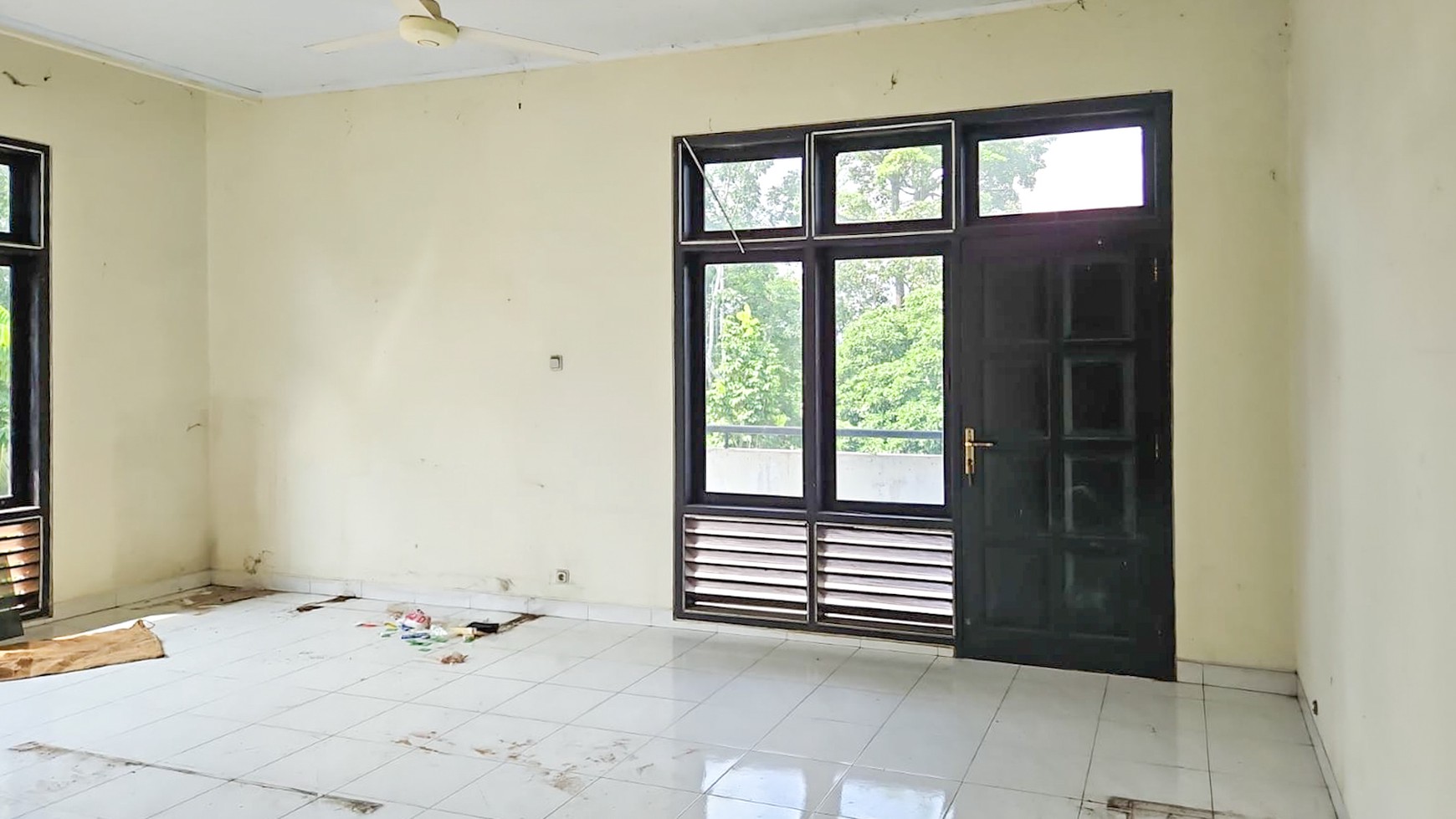 RUMAH KLASIK HALAMAN LUAS DI PAAL LIMA, KOTA BARU, JAMBI