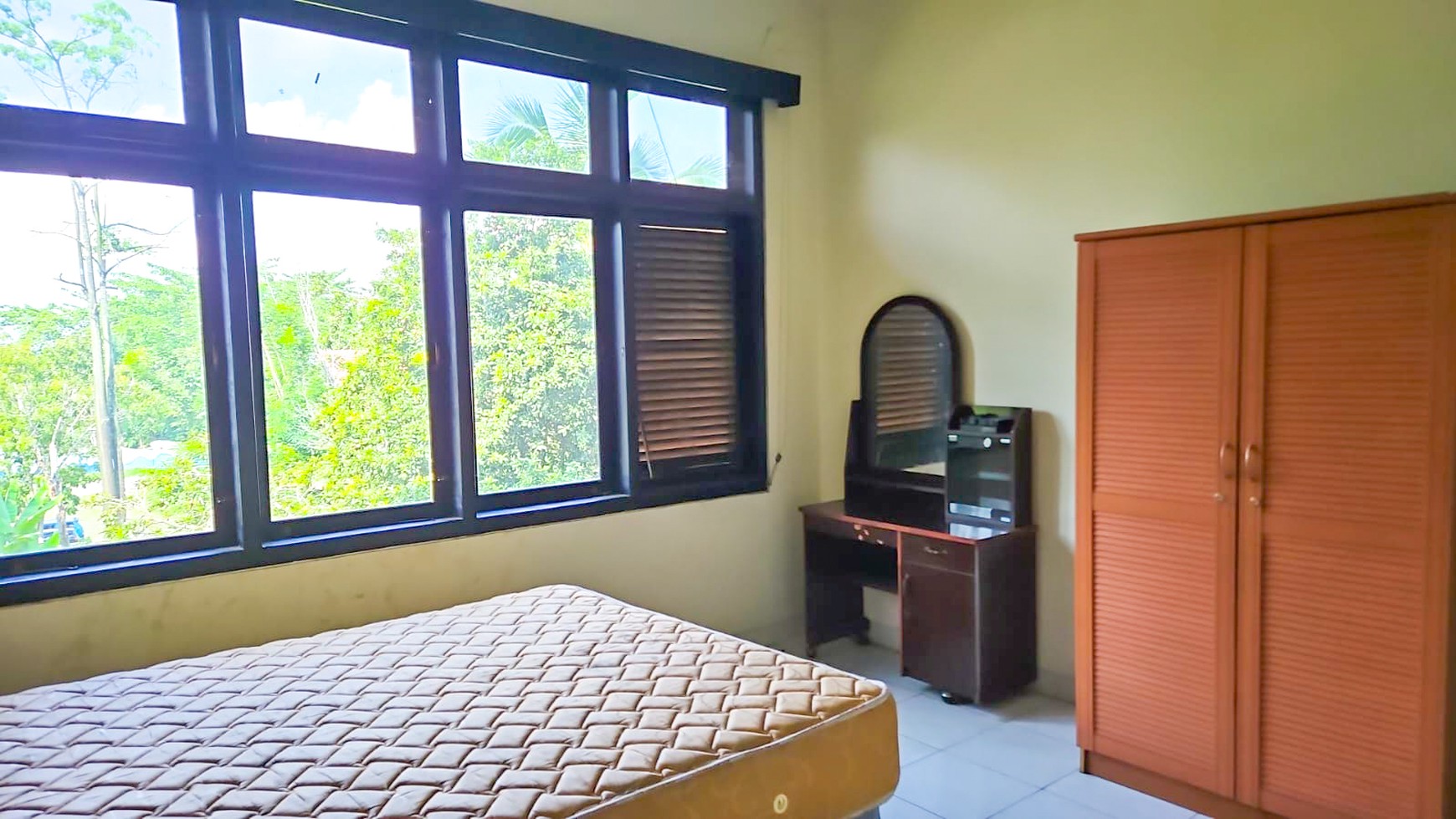 RUMAH KLASIK HALAMAN LUAS DI PAAL LIMA, KOTA BARU, JAMBI