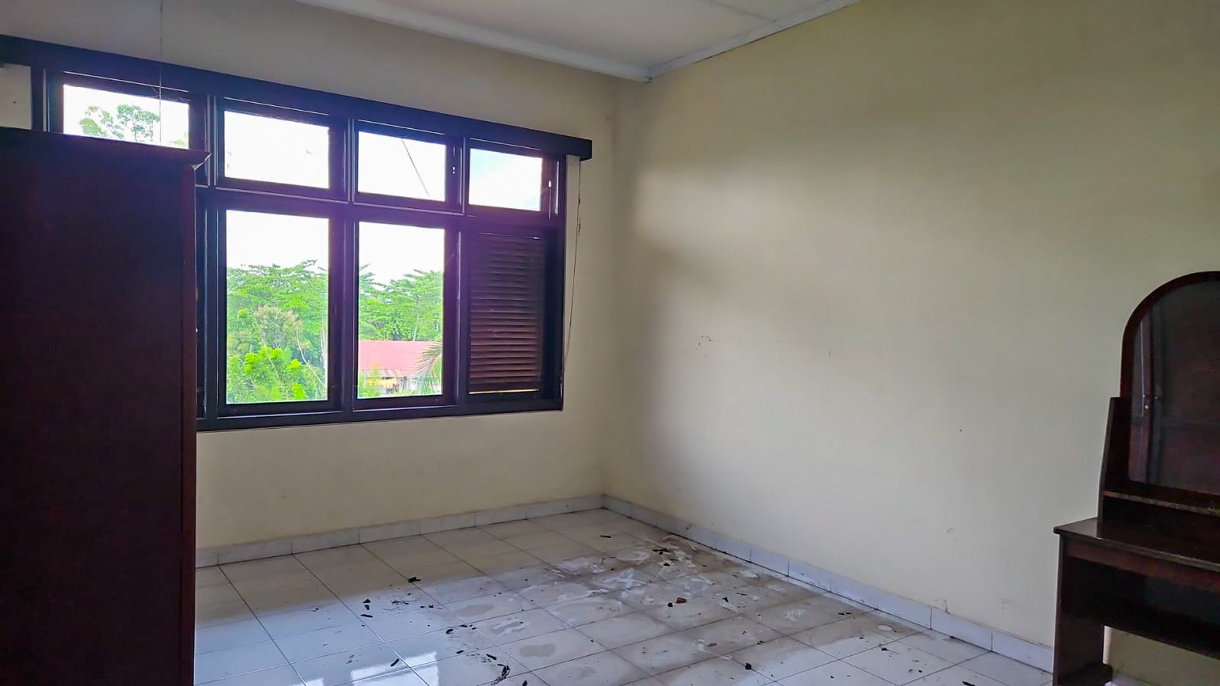 RUMAH KLASIK HALAMAN LUAS DI PAAL LIMA, KOTA BARU, JAMBI