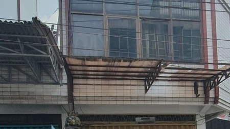 Disewakan Ruko Hook 3 lantai di Jalan Bongkaran Surabaya
