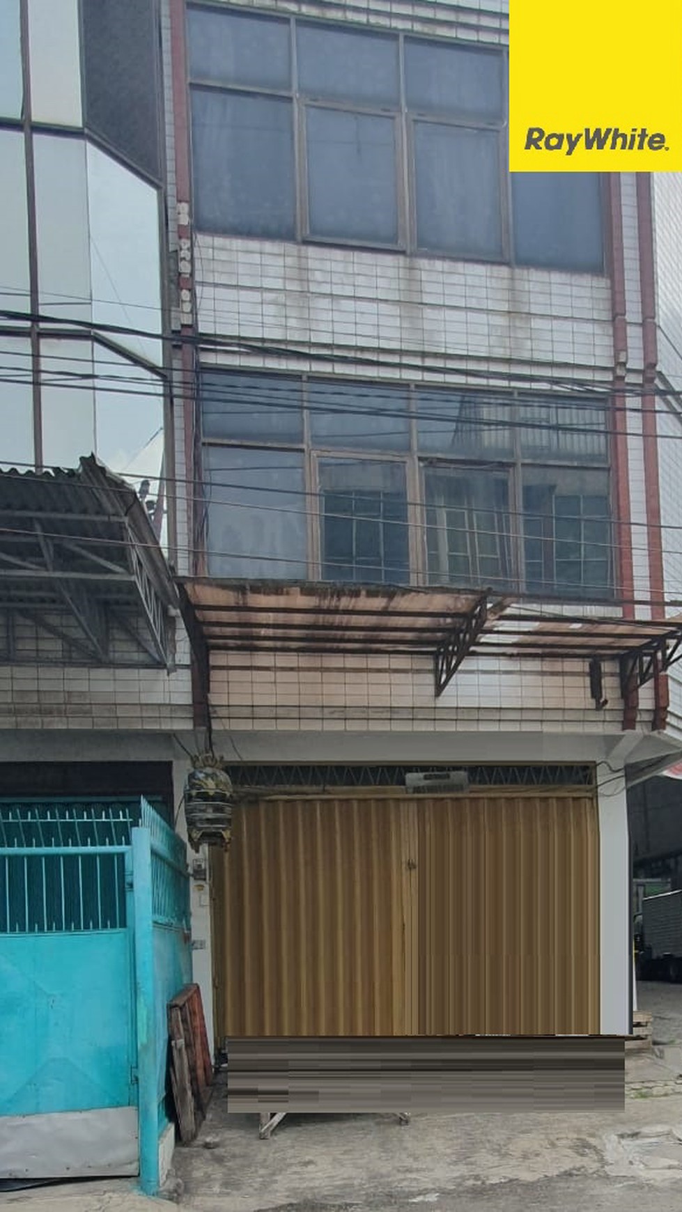 Disewakan Ruko Hook 3 lantai di Jalan Bongkaran Surabaya