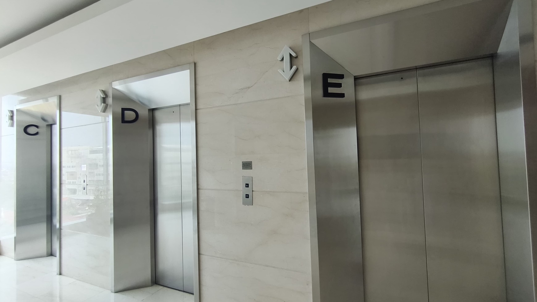 Office Space Full Furnished di Sovereign Plaza - Lokasi Strategis TB Simatupang!