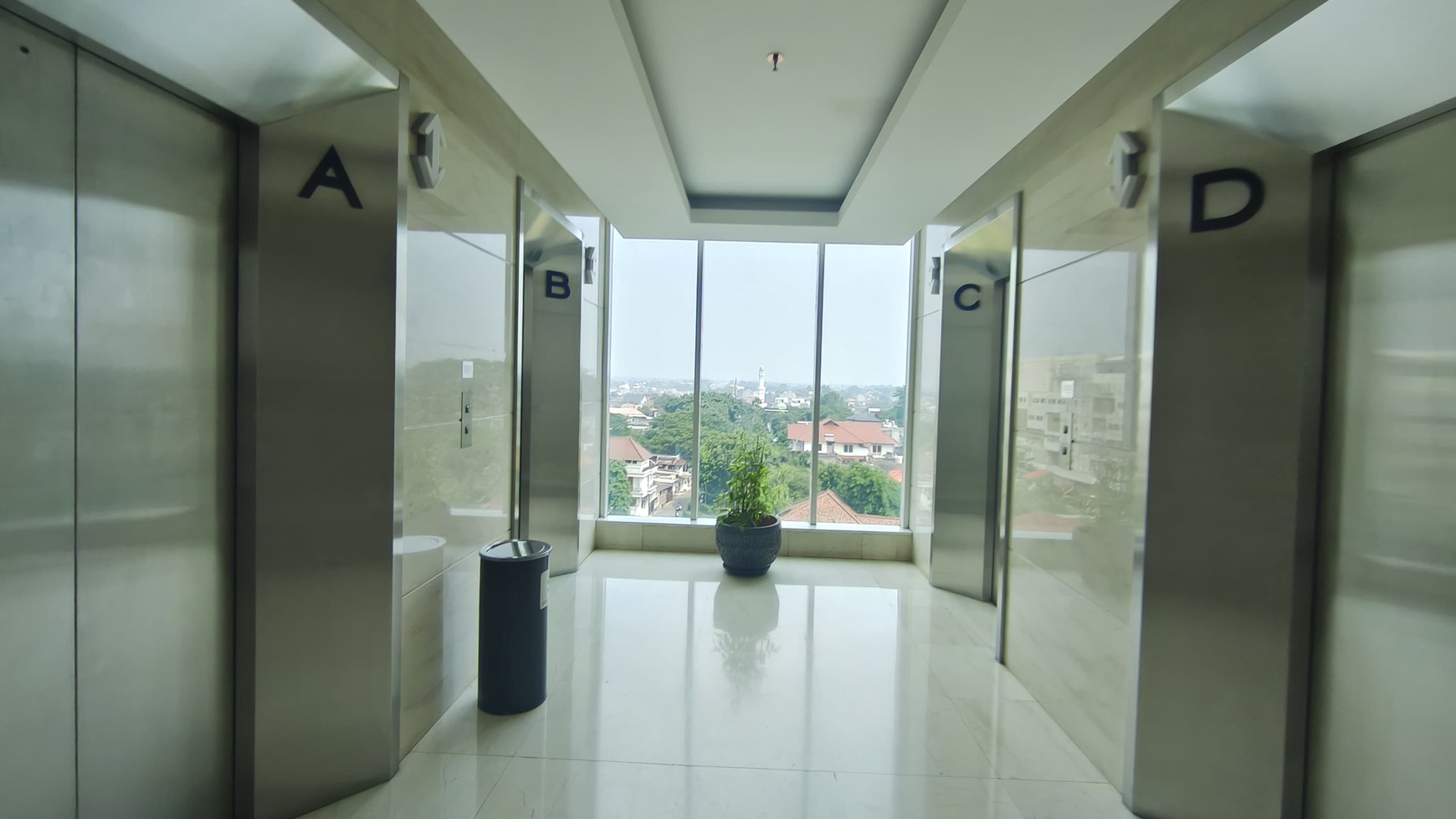 Office Space Full Furnished di Sovereign Plaza - Lokasi Strategis TB Simatupang!