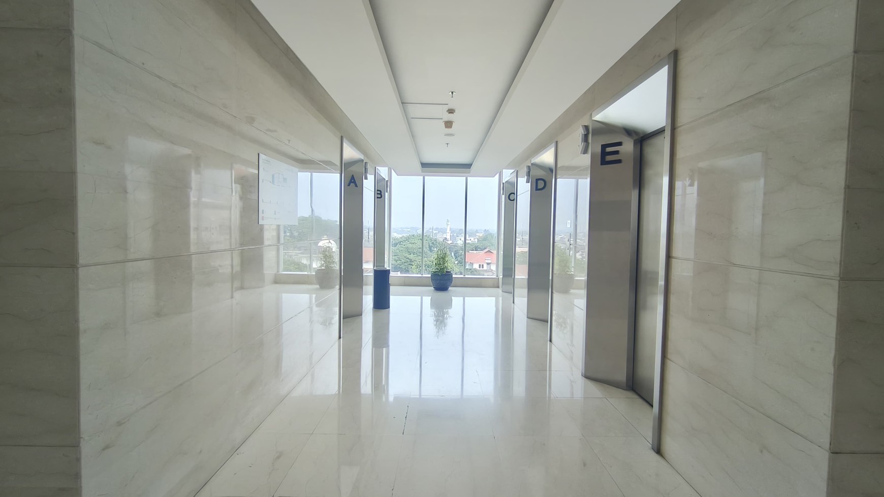 Office Space Full Furnished di Sovereign Plaza - Lokasi Strategis TB Simatupang!