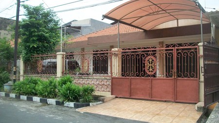 Rumah di Jemur Andayani Surabaya, Luas 15 x 20 m2, Bagus + Terawat, Row Jalan Lebar, bisa untuk rumah tinggal/kantor - LT -