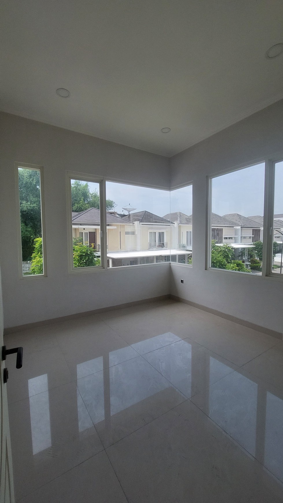 Rumah Cluster Greenwich Royal Residence, Surabaya