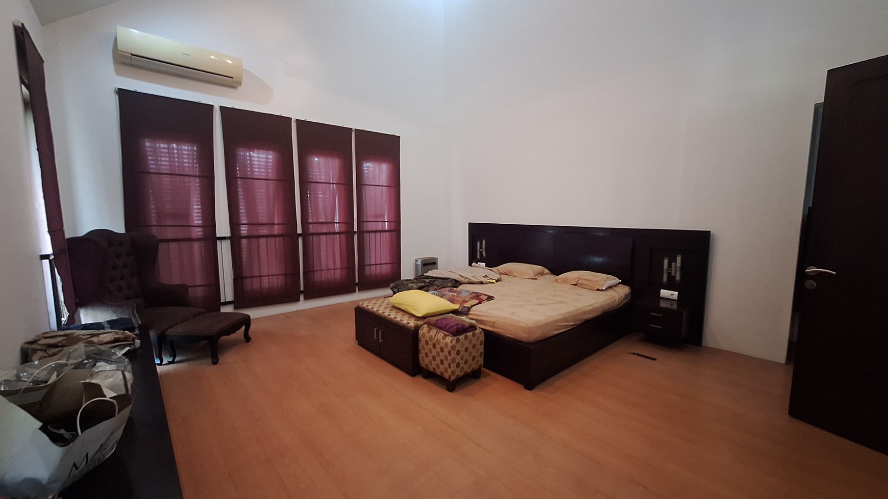 Rumah Komplek Cantik SHM di Menteng Dalam