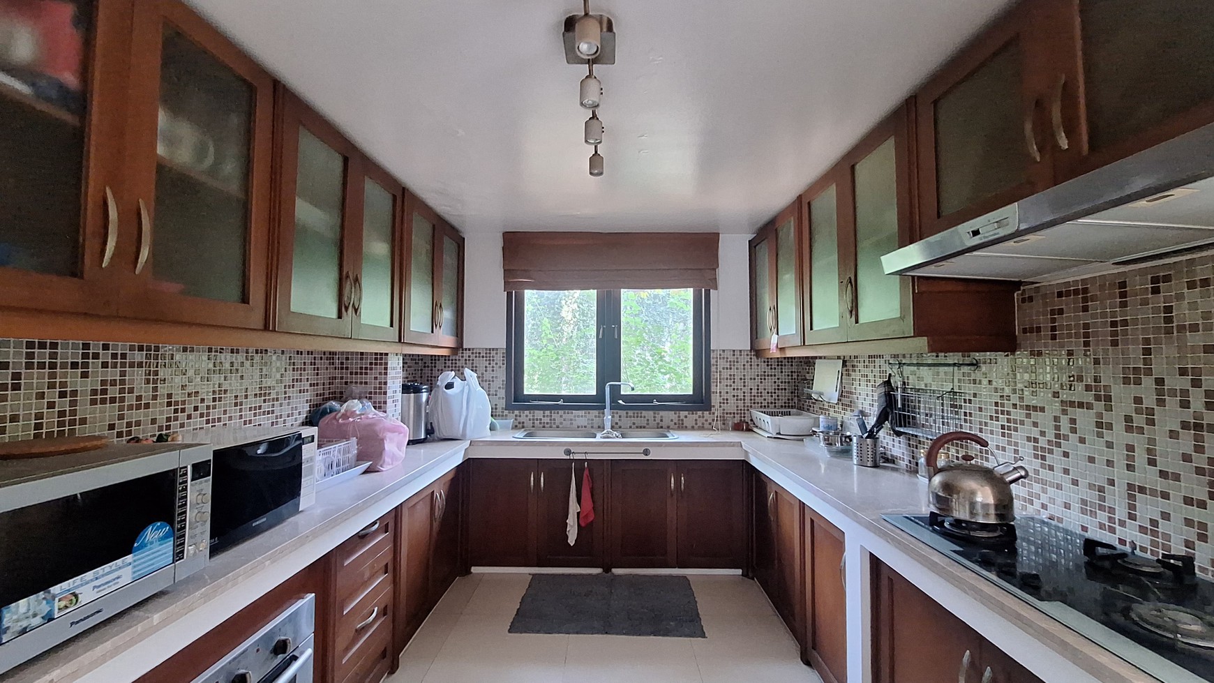 Rumah Komplek Cantik SHM di Menteng Dalam