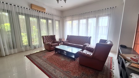 Rumah Komplek Cantik SHM di Menteng Dalam