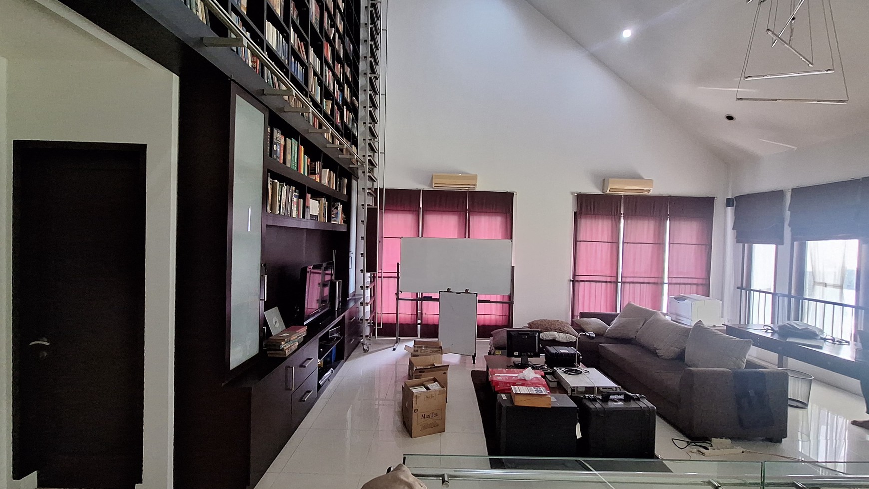 Rumah Komplek Cantik SHM di Menteng Dalam