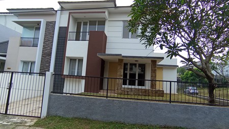 RUMAH CANTIK POSISI HOEK DI CLUSTER PREMIUM BUKIT GOLF CIBUBUR