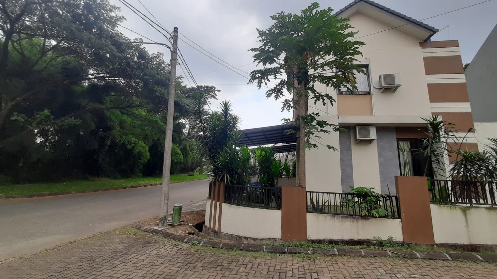 Di Jual Rumah 2 Lantai Posisi HOOK Nyaman dan Asri @Pamulang