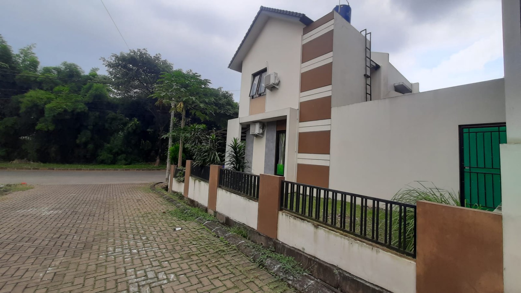 Di Jual Rumah 2 Lantai Posisi HOOK Nyaman dan Asri @Pamulang