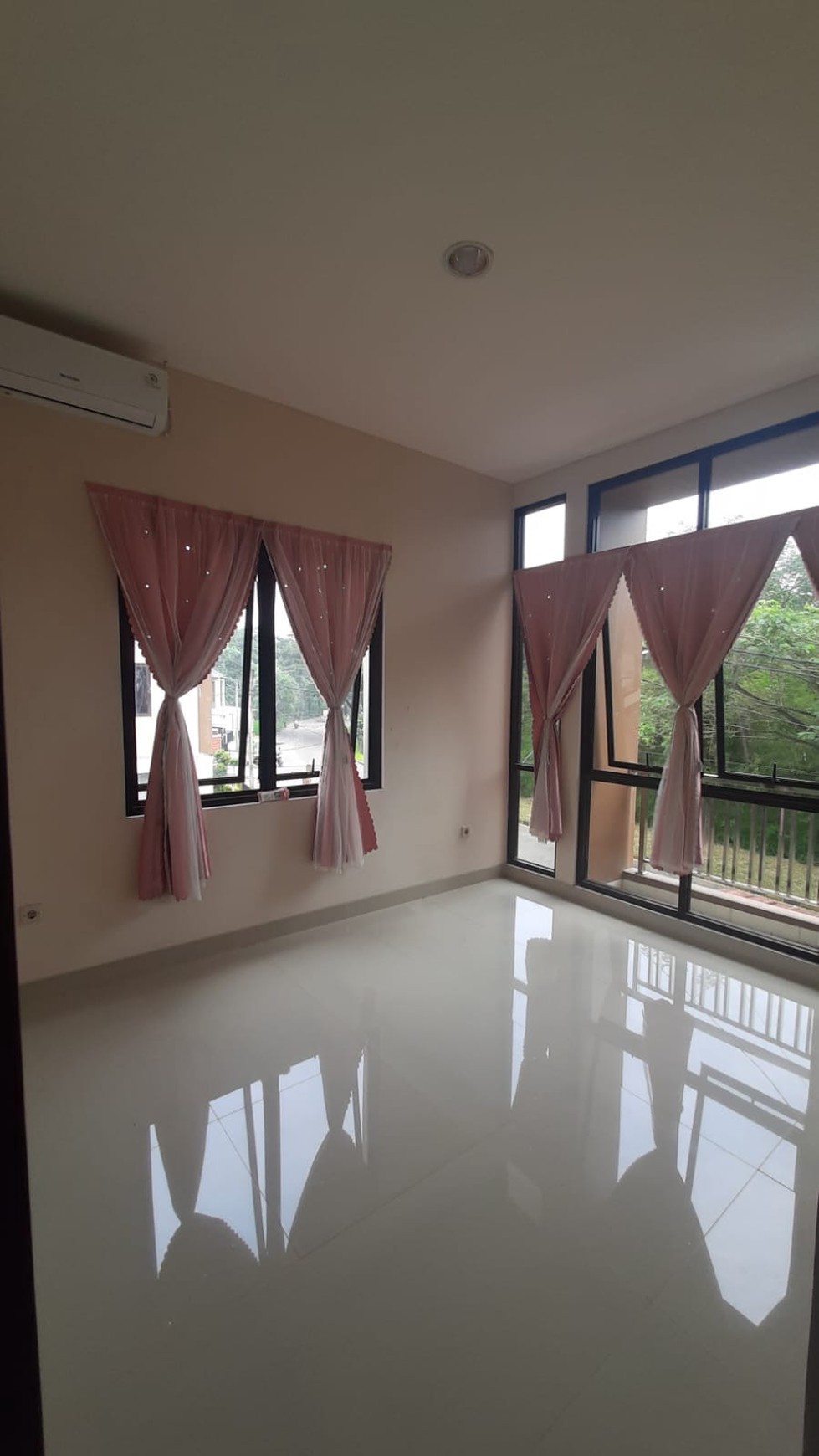 Di Jual Rumah 2 Lantai Posisi HOOK Nyaman dan Asri @Pamulang