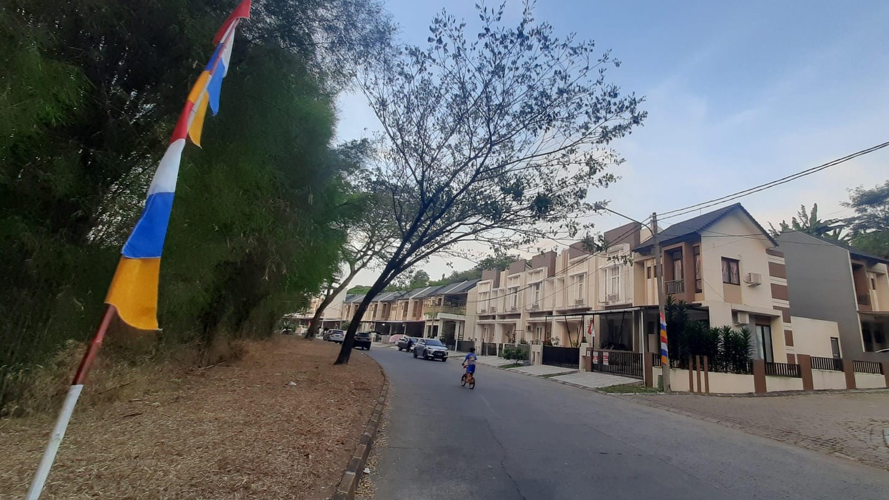 Di Jual Rumah 2 Lantai Posisi HOOK Nyaman dan Asri @Pamulang