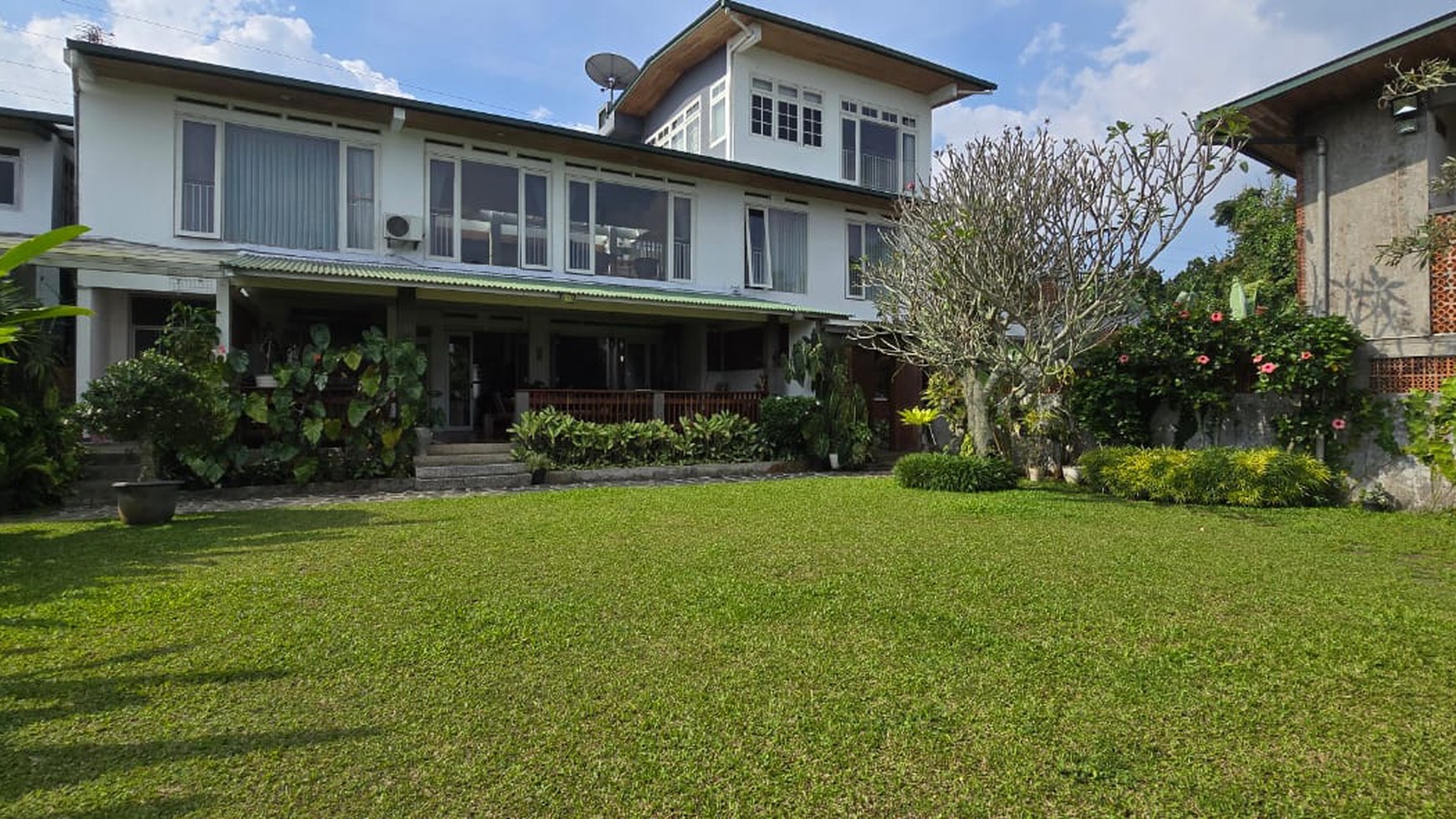 Dijual Rumah Lux Asri di jl Padaasih , Bandung Kota