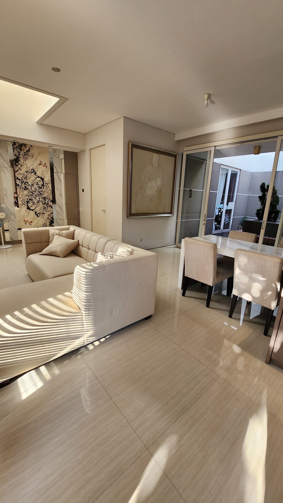 RUMAH FURNISHED ROYAL RESIDENCE WIYUNG SURABAYA BARAT