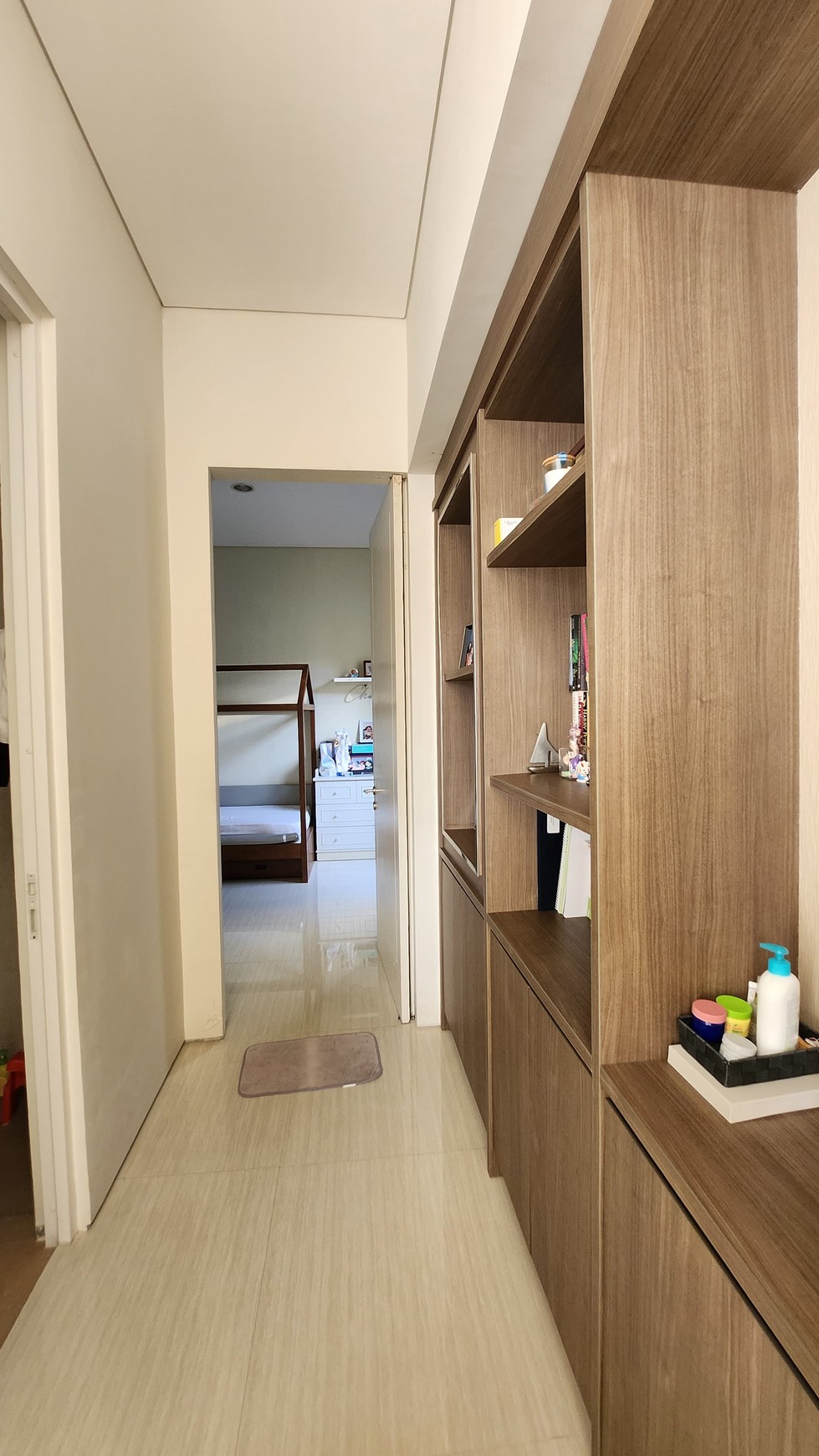 RUMAH FURNISHED ROYAL RESIDENCE WIYUNG SURABAYA BARAT