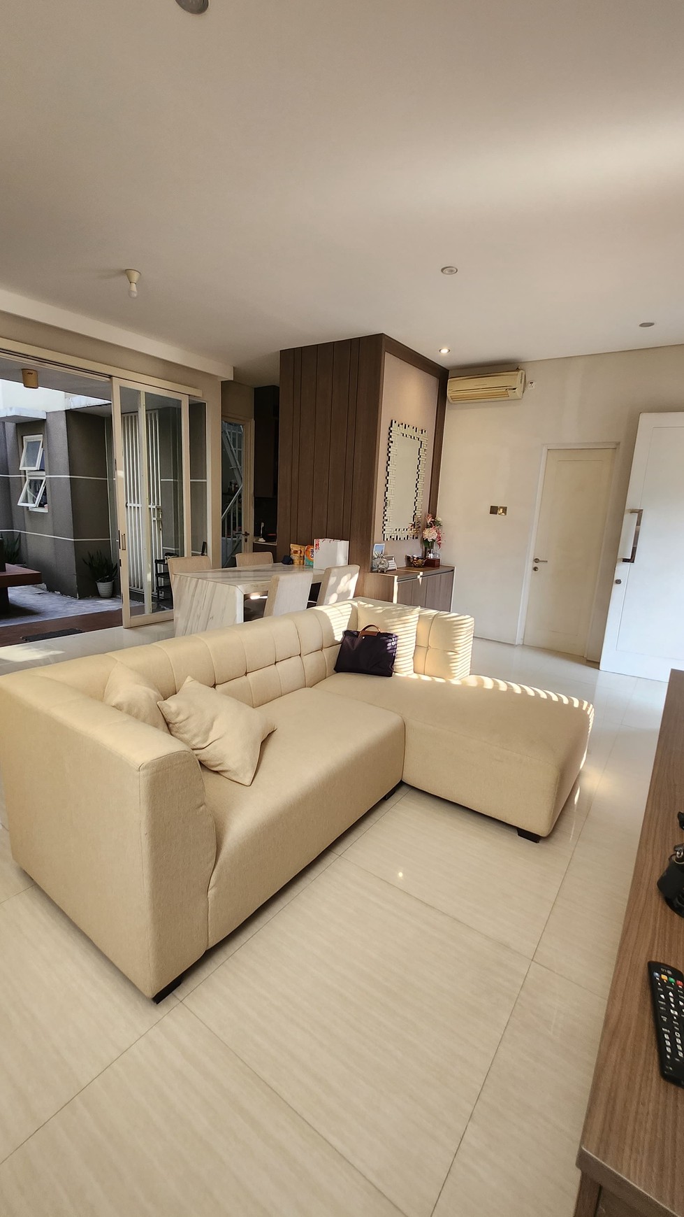 RUMAH FURNISHED ROYAL RESIDENCE WIYUNG SURABAYA BARAT
