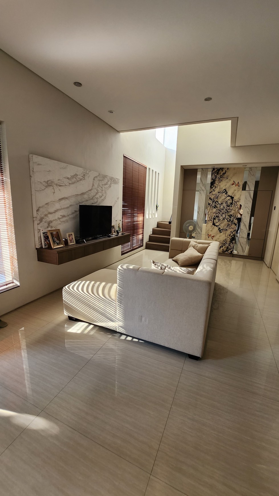 RUMAH FURNISHED ROYAL RESIDENCE WIYUNG SURABAYA BARAT