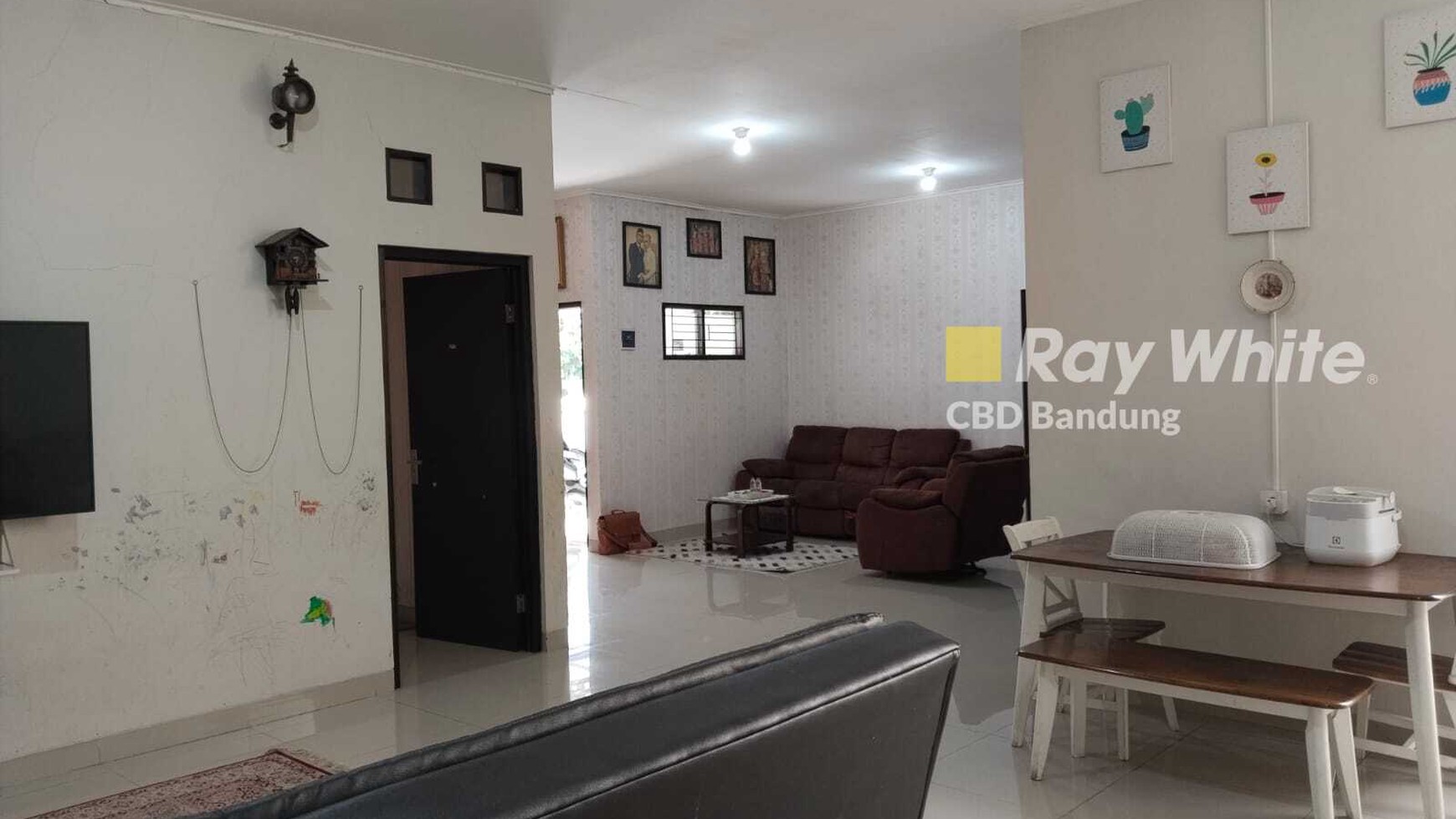 Rumah Tinggal Sangat Terawat 1 Lantai di Taman Kopo Ketapang